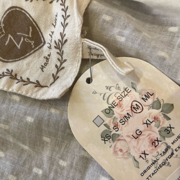 NWT Women’s cream top size medium - Picture 2 of 7